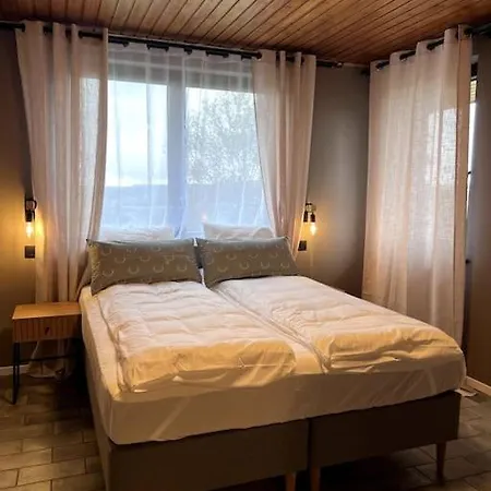 La Maison Des Trois Arbres Вилла Мальмеди